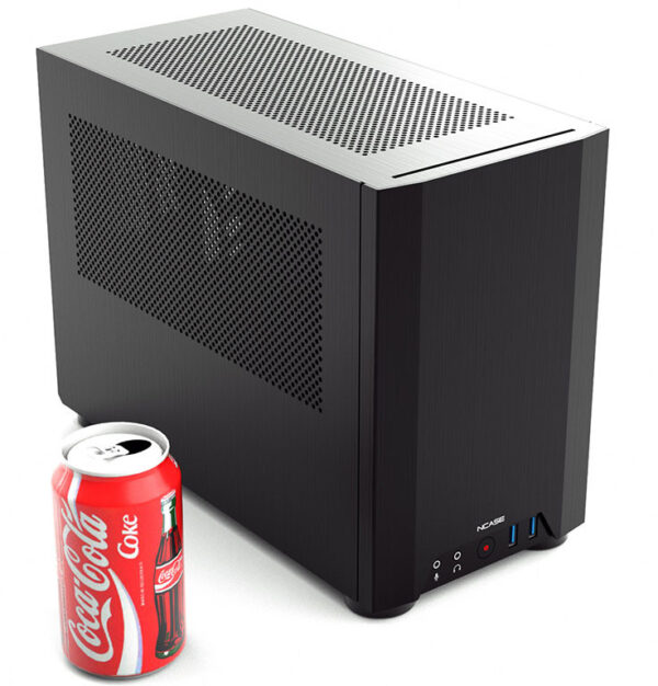 Napěchovaný mini desktop pro AI, VR, hraní a práci